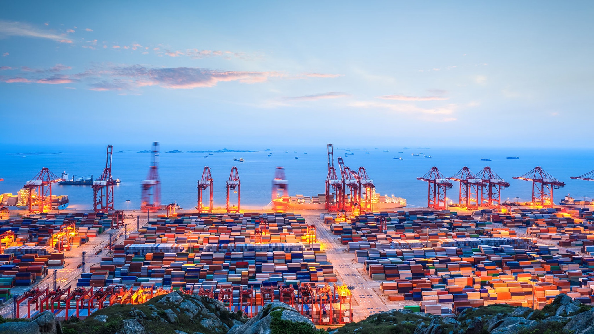 Global logistics network connecting China and Singapore for e-commerce